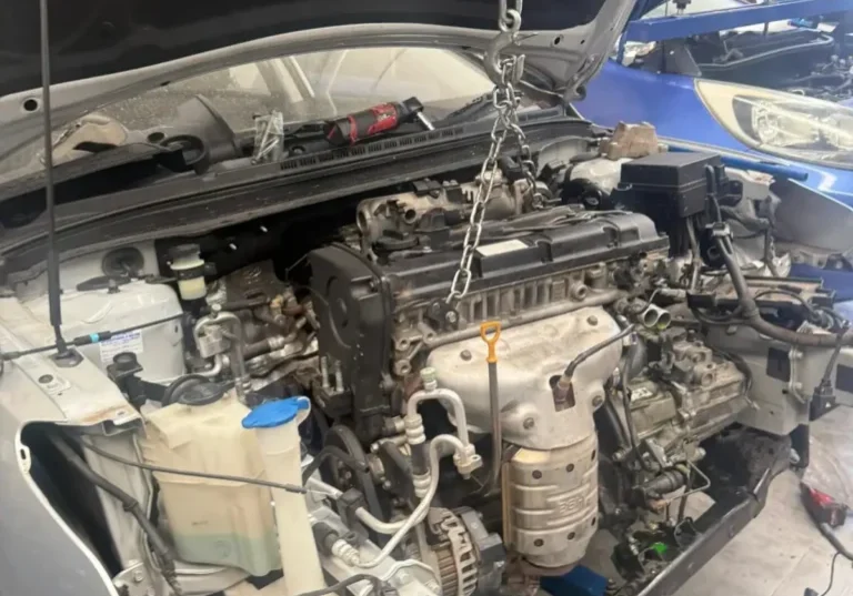 Hyundai i30 Engine Replacement with engine on hoist